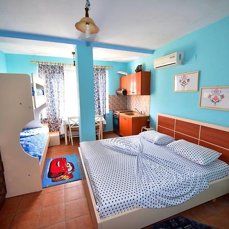 Lovely Apartment W/ Ac + Bath. + Kitchen + Parking And Garden Shkodër Eksteriør billede