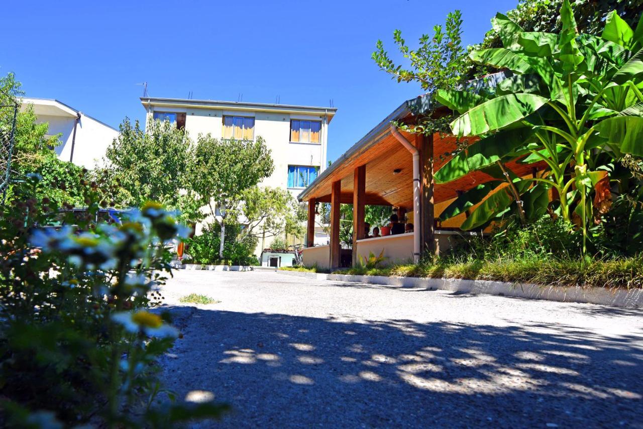 Lovely Apartment W/ Ac + Bath. + Kitchen + Parking And Garden Shkodër Eksteriør billede